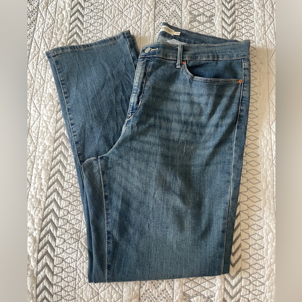 👖Levi Mid Rise Straight
